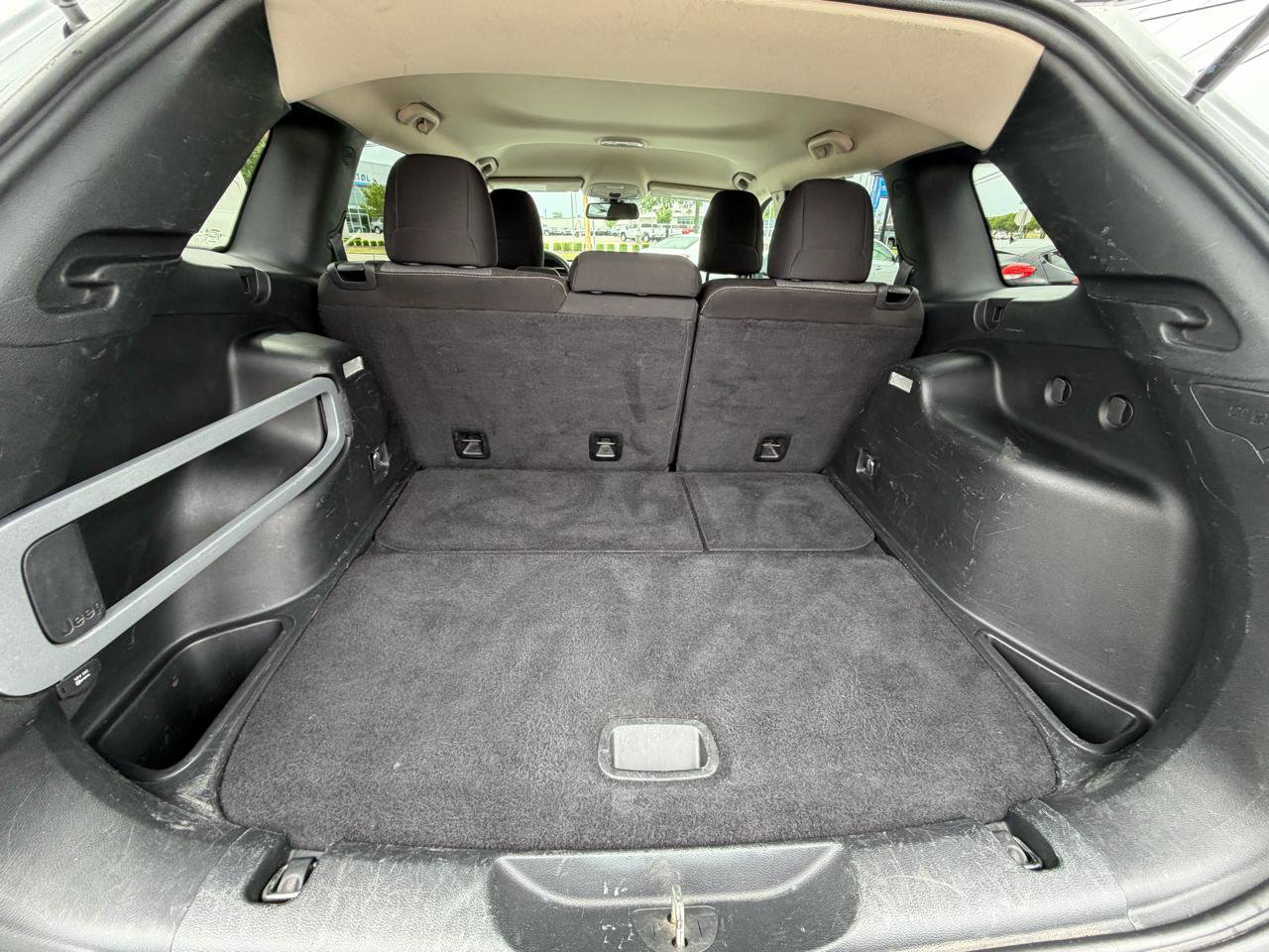 Used 2016 Jeep Cherokee Sport image 28