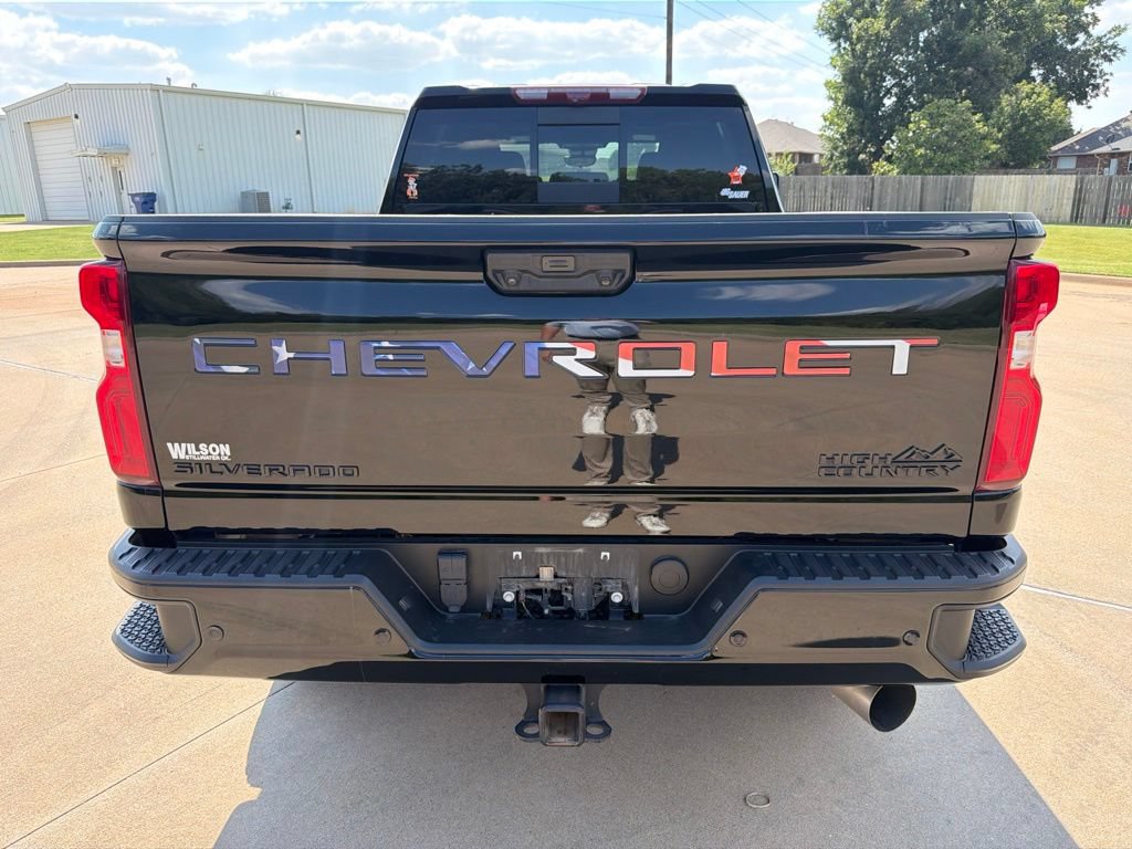 Used 2024 Chevrolet Silverado 2500 High Country w/ Midnight Edition AWD/4WD image 4