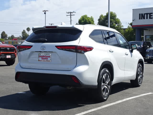 Used 2022 Toyota Highlander XLE FWD image 13