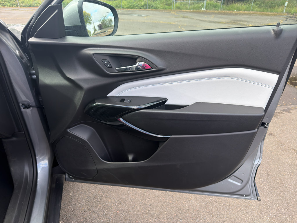 New 2025 Chevrolet Trax LT w/ Driver Confidence Package FWD image 13