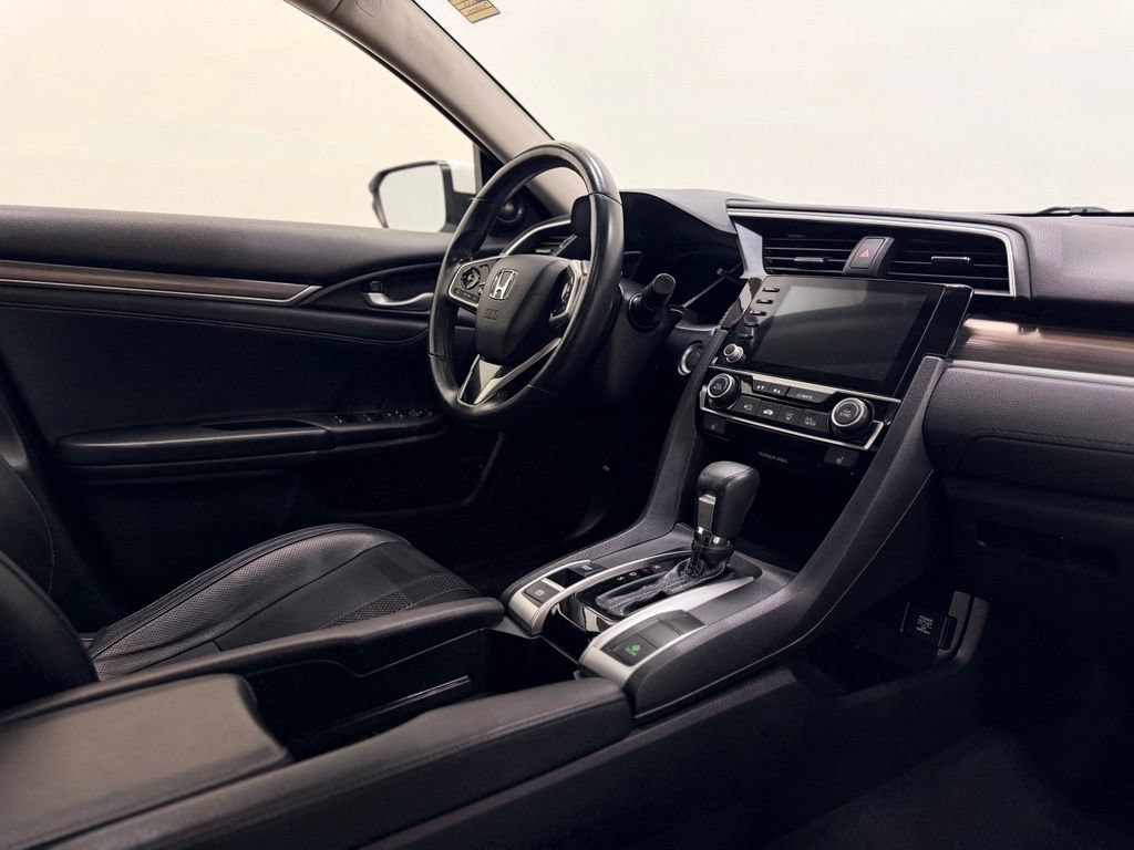 Used 2019 Honda Civic Touring image 16