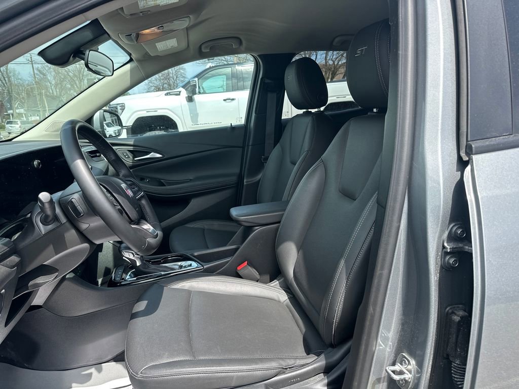 Used 2024 Buick Encore GX Sport Touring AWD/4WD image 10
