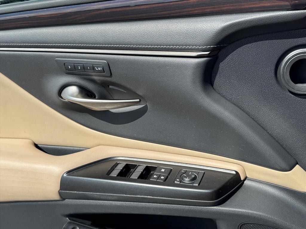 Used 2019 Lexus ES 350 w/ Accessory Package FWD image 18