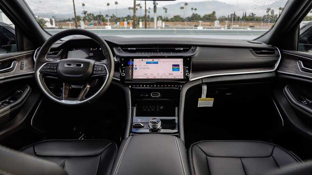 New 2026 Jeep Grand Cherokee Limited AWD/4WD image 15