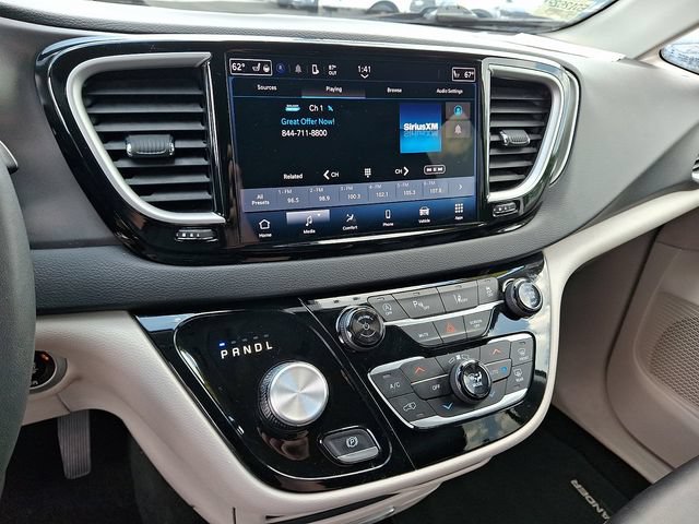 Used 2024 Chrysler Pacifica Touring-L FWD image 31
