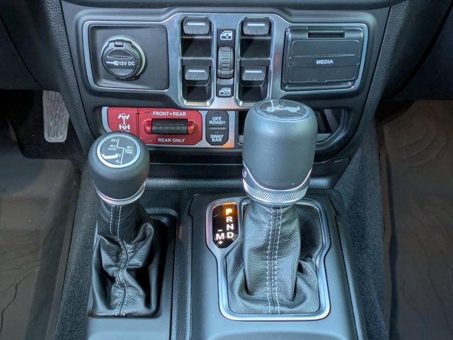 Used 2025 Jeep Wrangler Unlimited Rubicon AWD/4WD image 19