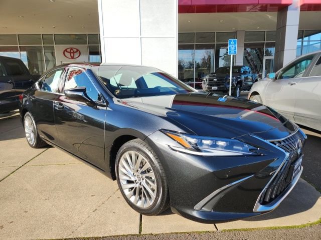 Used 2022 Lexus ES 300h w/ Luxury Package image 1