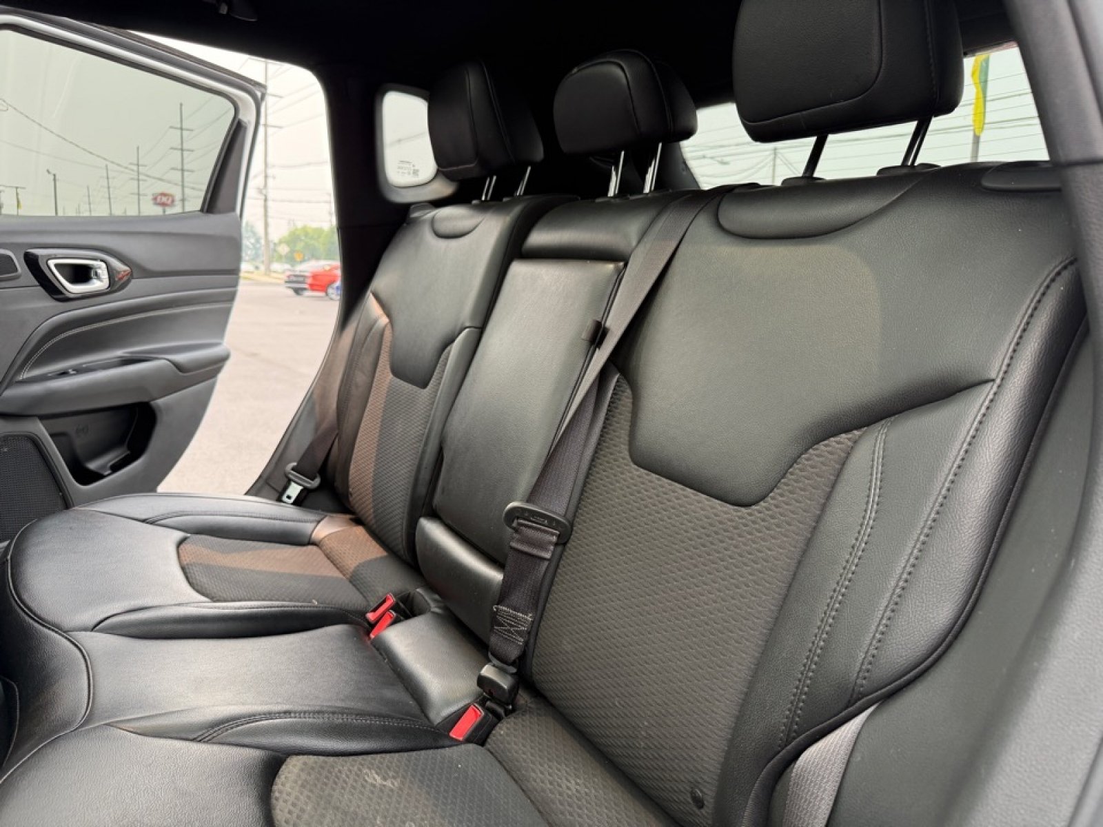 Used 2022 Jeep Compass Latitude w/ Sun and Sound Group AWD/4WD image 30
