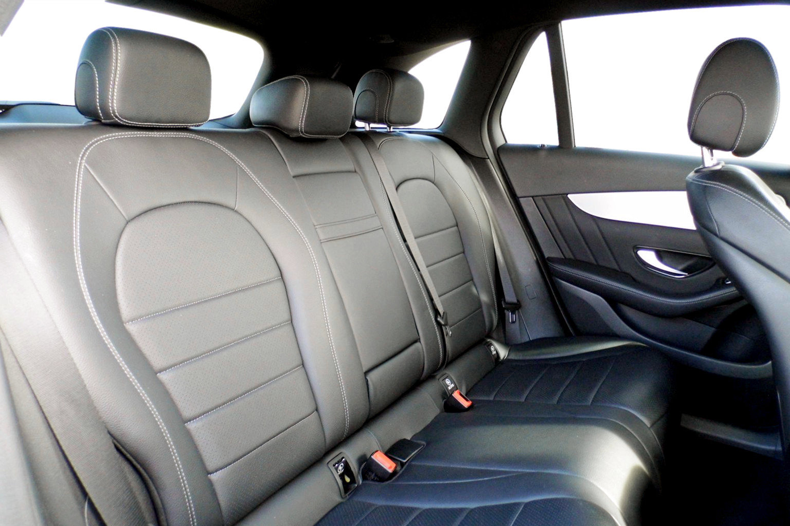 Used 2021 Mercedes-Benz GLC 300 w/ AMG Line image 24