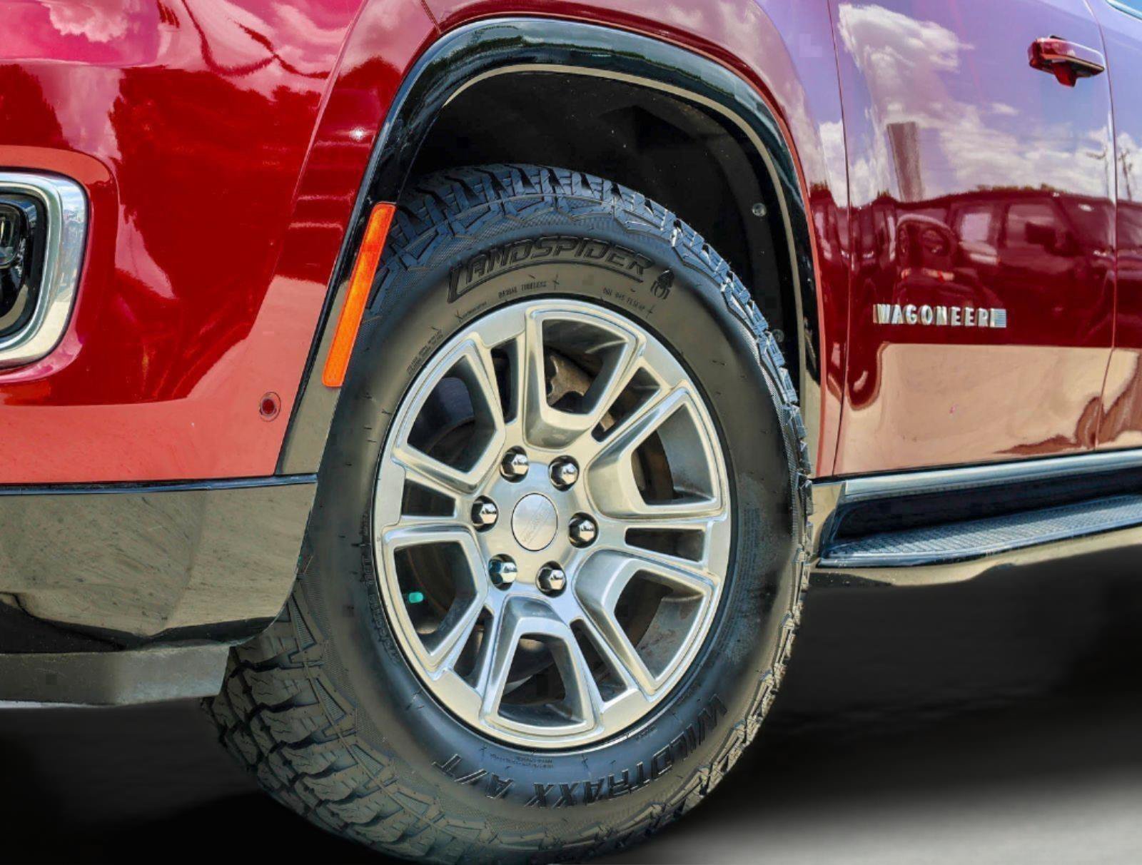 Used 2023 Jeep Wagoneer 4WD image 2