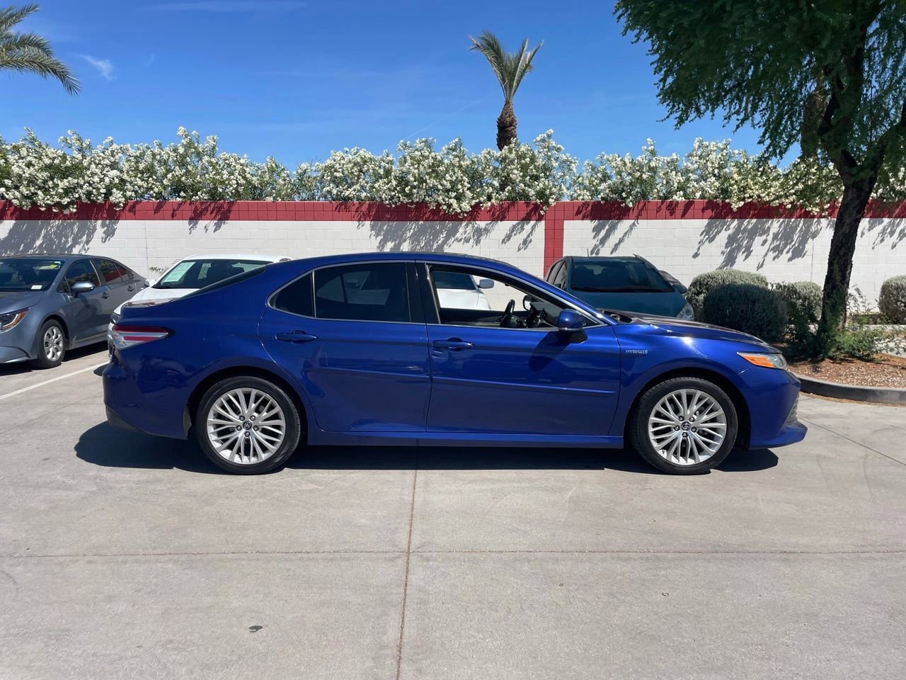Used 2018 Toyota Camry XLE image 3