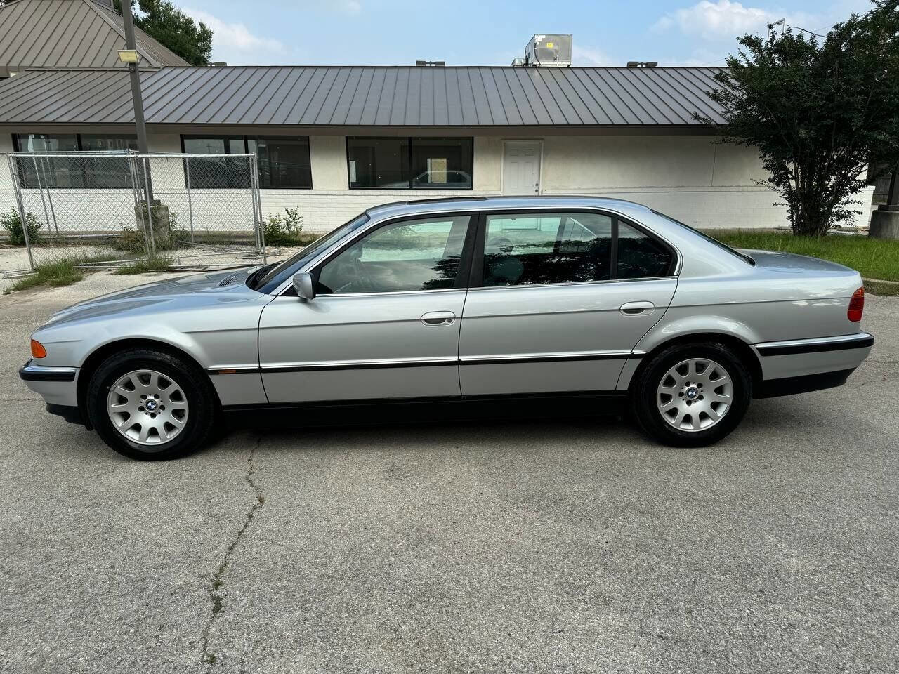 Used 2000 BMW 740iL image 4
