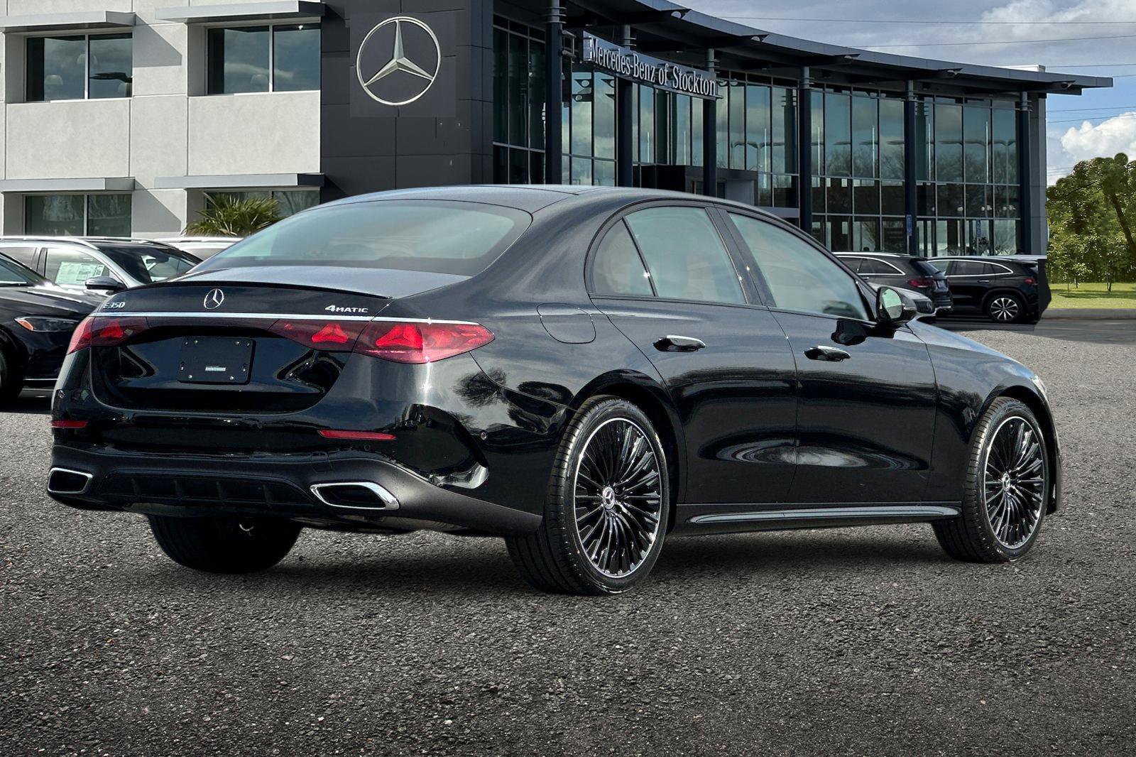 New 2026 Mercedes-Benz E 350 4MATIC Sedan image 4