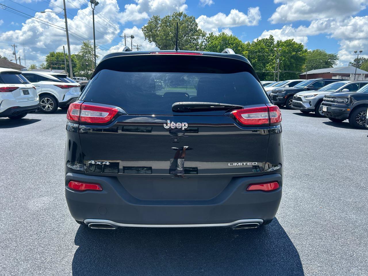 Used 2015 Jeep Cherokee Limited w/ Luxury Group AWD/4WD image 6