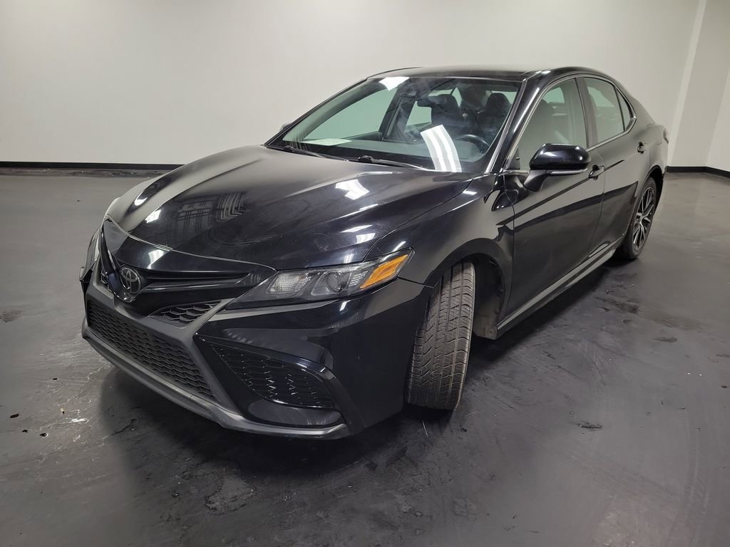 Used 2022 Toyota Camry SE FWD image 4