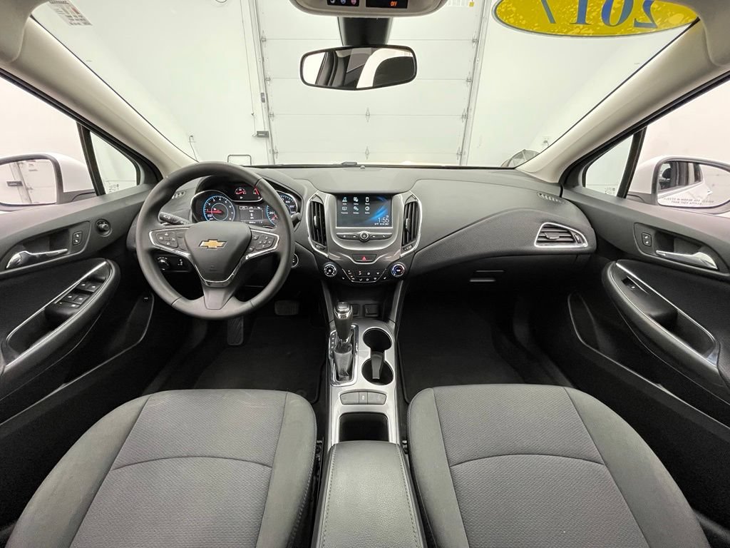 Used 2017 Chevrolet Cruze LT w/ Convenience Package FWD image 3