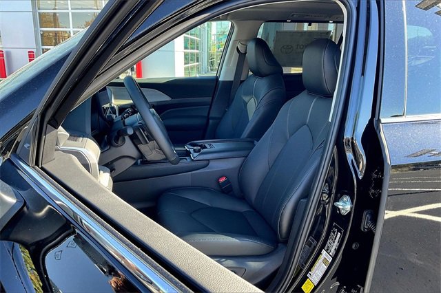 New 2026 Toyota Grand Highlander Platinum image 9