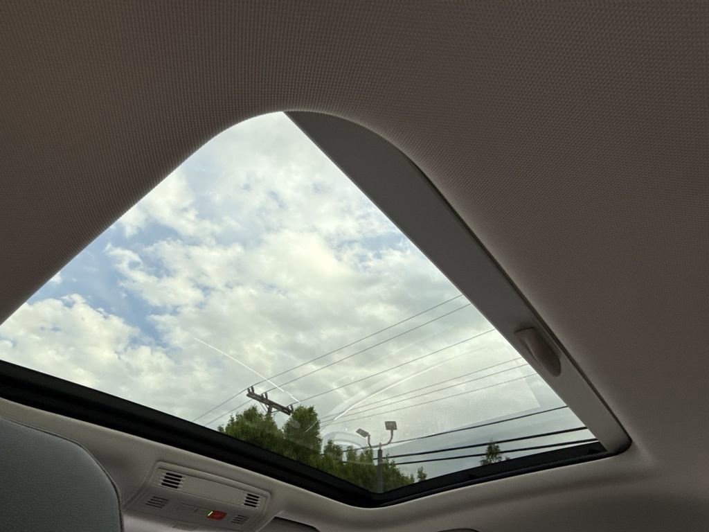 Used 2025 Volkswagen Jetta SE image 23