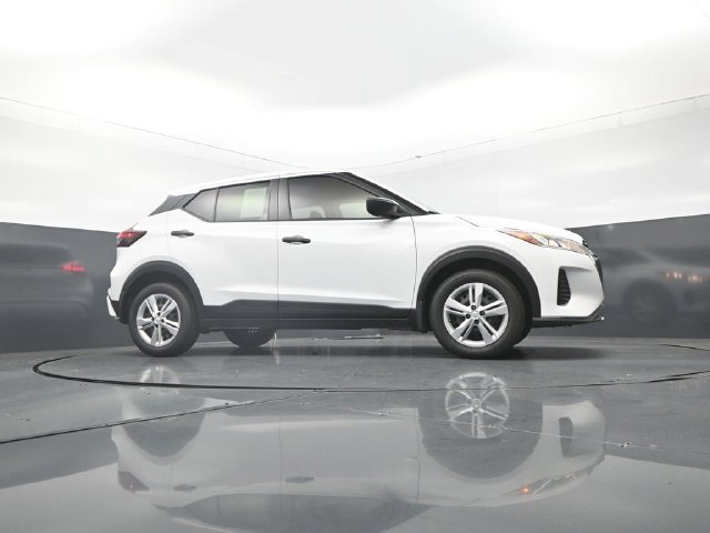 Certified 2025 Nissan Kicks Play S FWD image 36