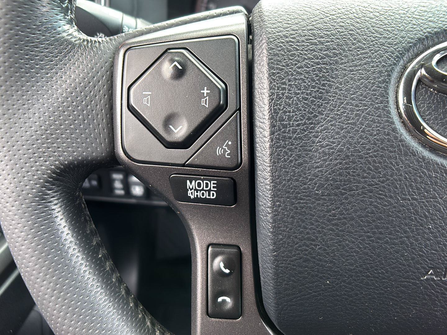 Used 2017 Toyota Tacoma TRD Sport w/ Tow Package AWD/4WD image 30