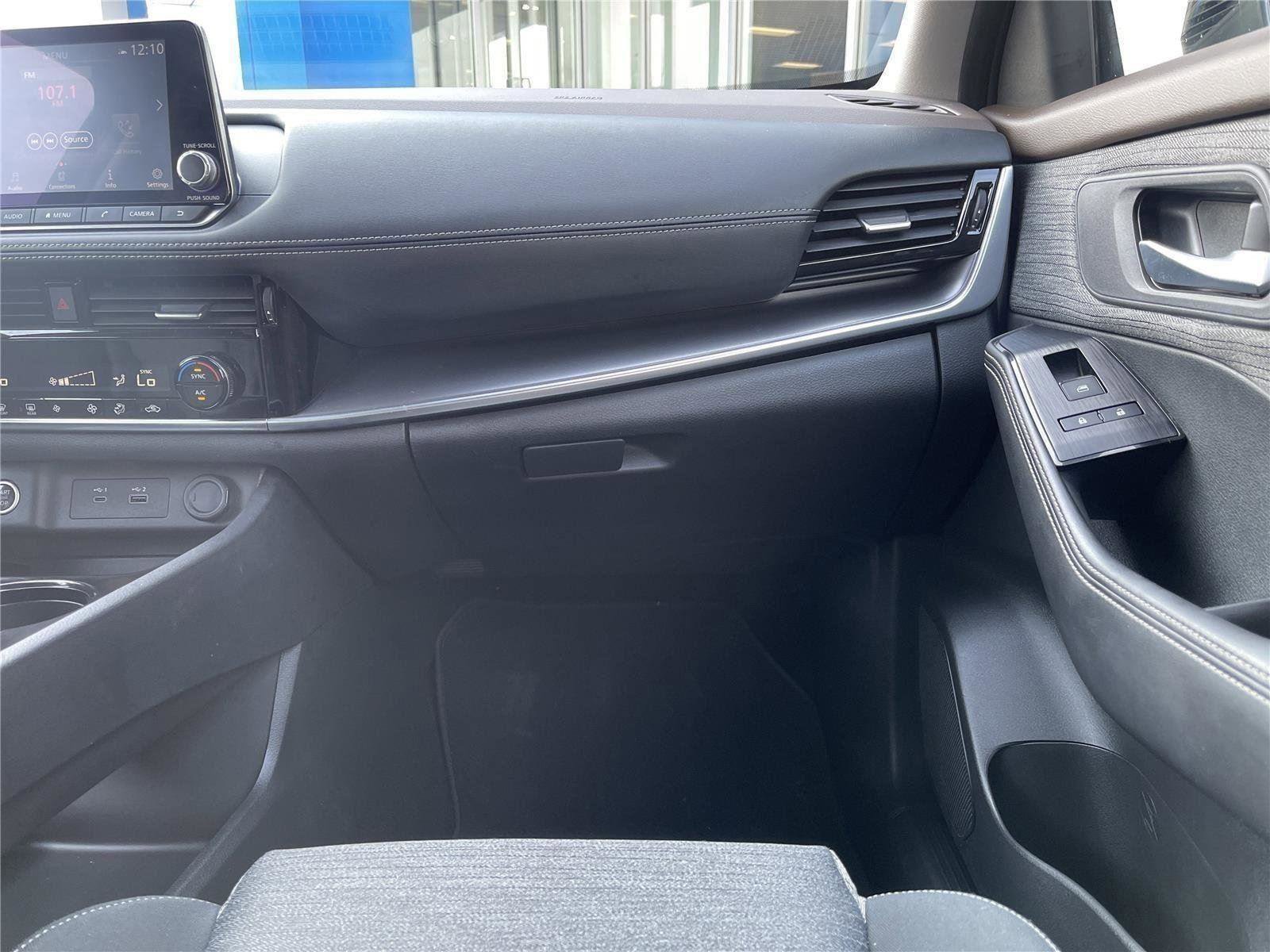 Used 2021 Nissan Rogue SV image 29