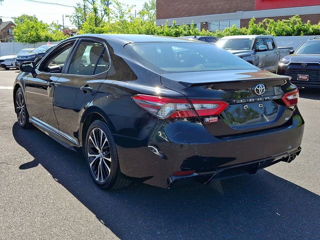 Used 2018 Toyota Camry SE w/ Moonroof Package FWD image 4