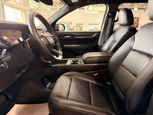 Used 2025 GMC Acadia Elevation w/ Elevation Premium Package AWD/4WD image 9