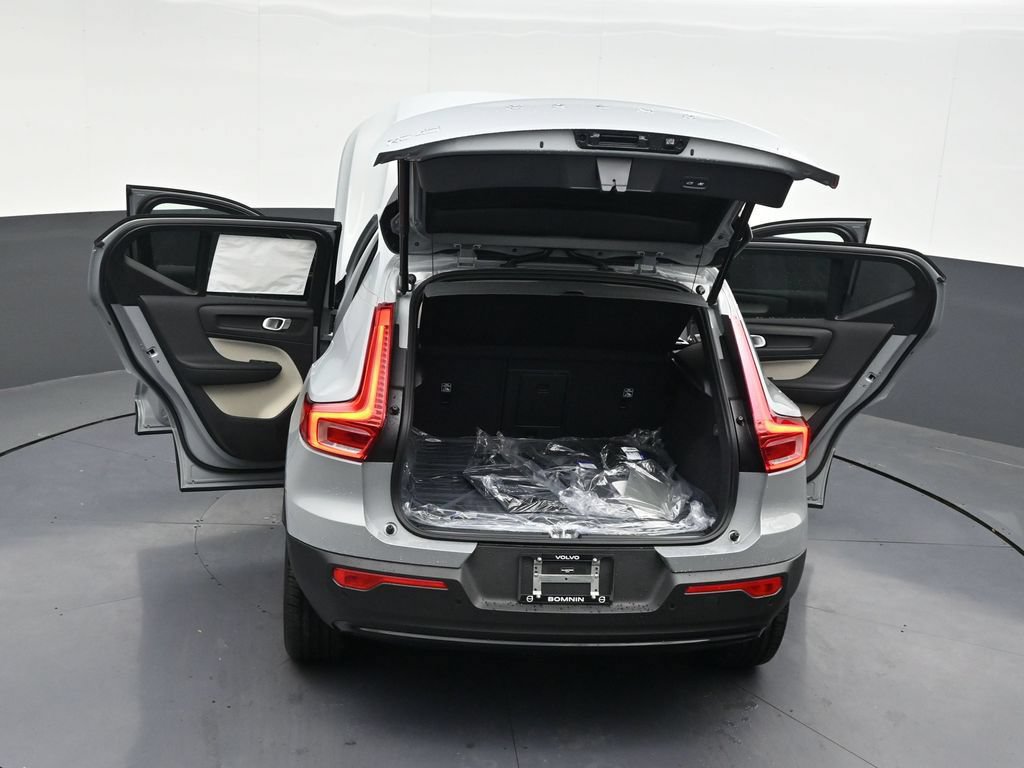 New 2026 Volvo XC40 B5 Plus w/ Protection Package Premier AWD/4WD image 33