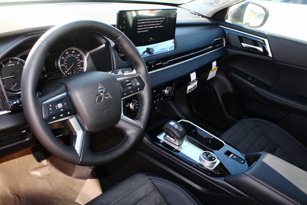 New 2026 Mitsubishi Outlander AWD image 2