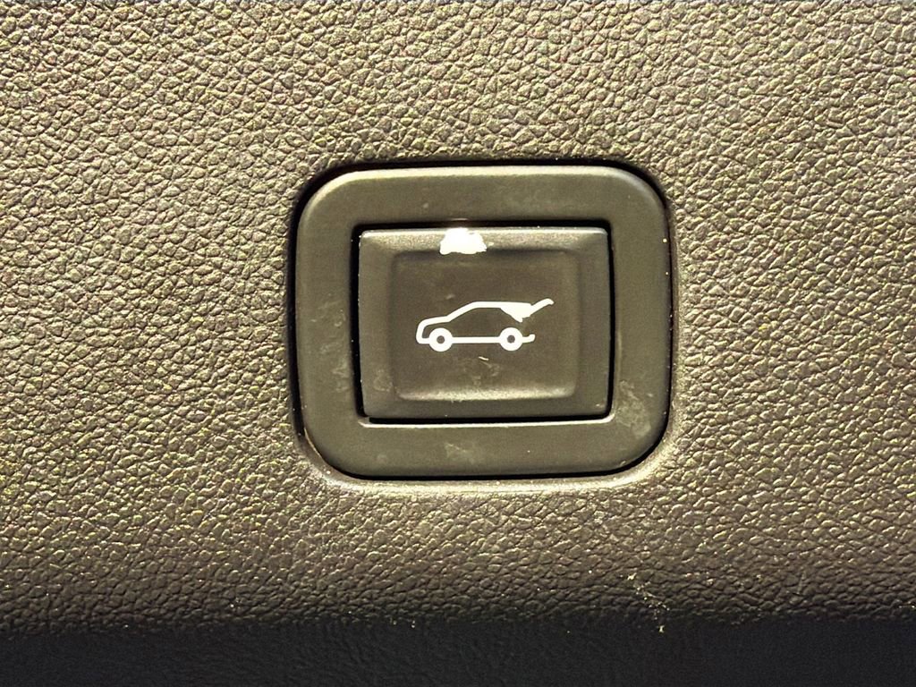 Used 2021 Chevrolet Tahoe Premier w/ Premium Package image 13