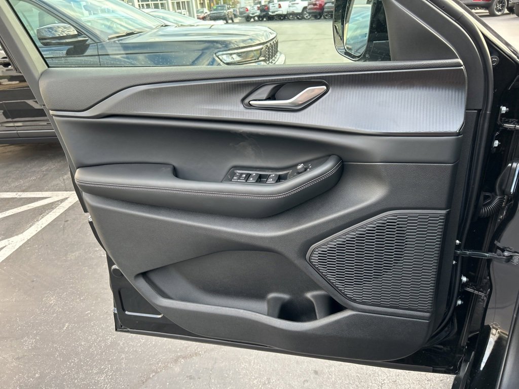 New 2025 Jeep Grand Cherokee image 18