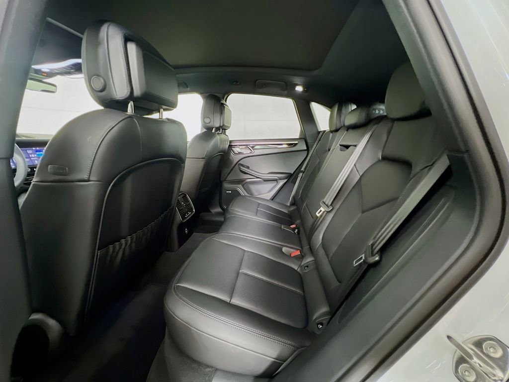 Certified 2025 Porsche Macan image 24