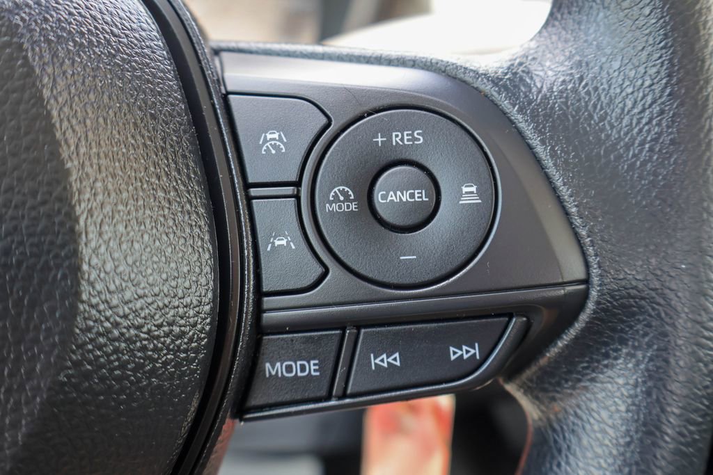 Used 2025 Toyota Corolla LE FWD image 14
