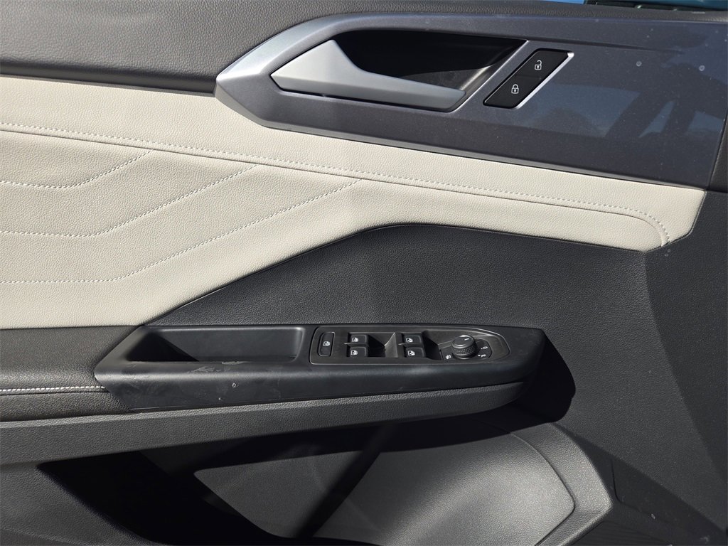 New 2026 Volkswagen Taos SEL image 18