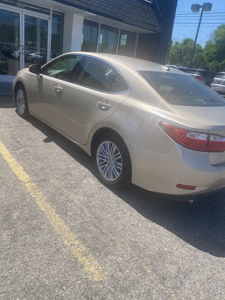 Used 2013 Lexus ES 350 w/ Luxury Pkg image 4