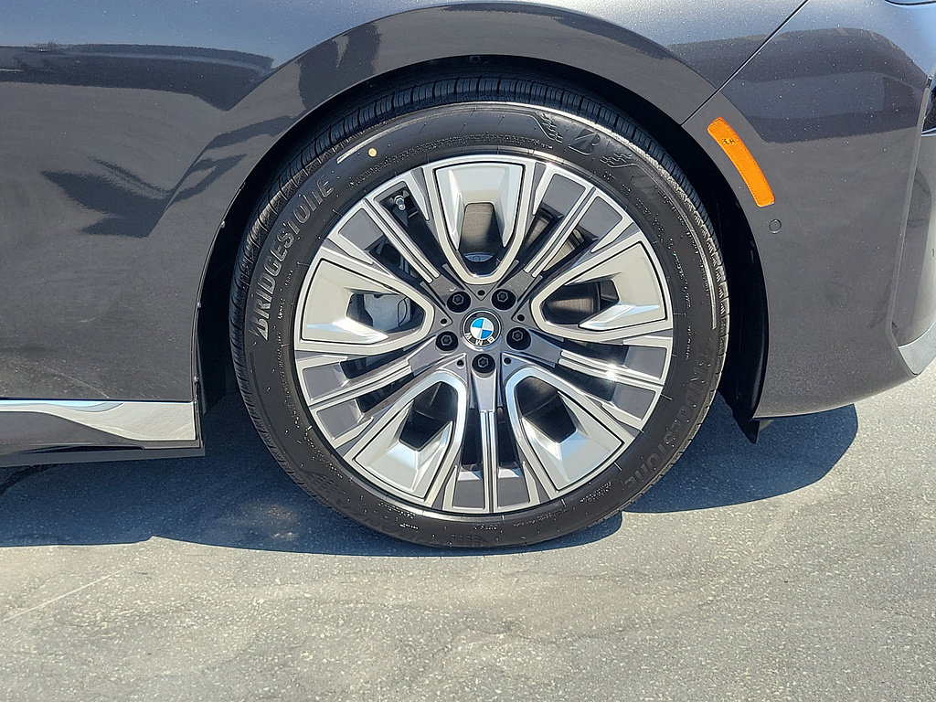 New 2026 BMW i7 M70 RWD image 5