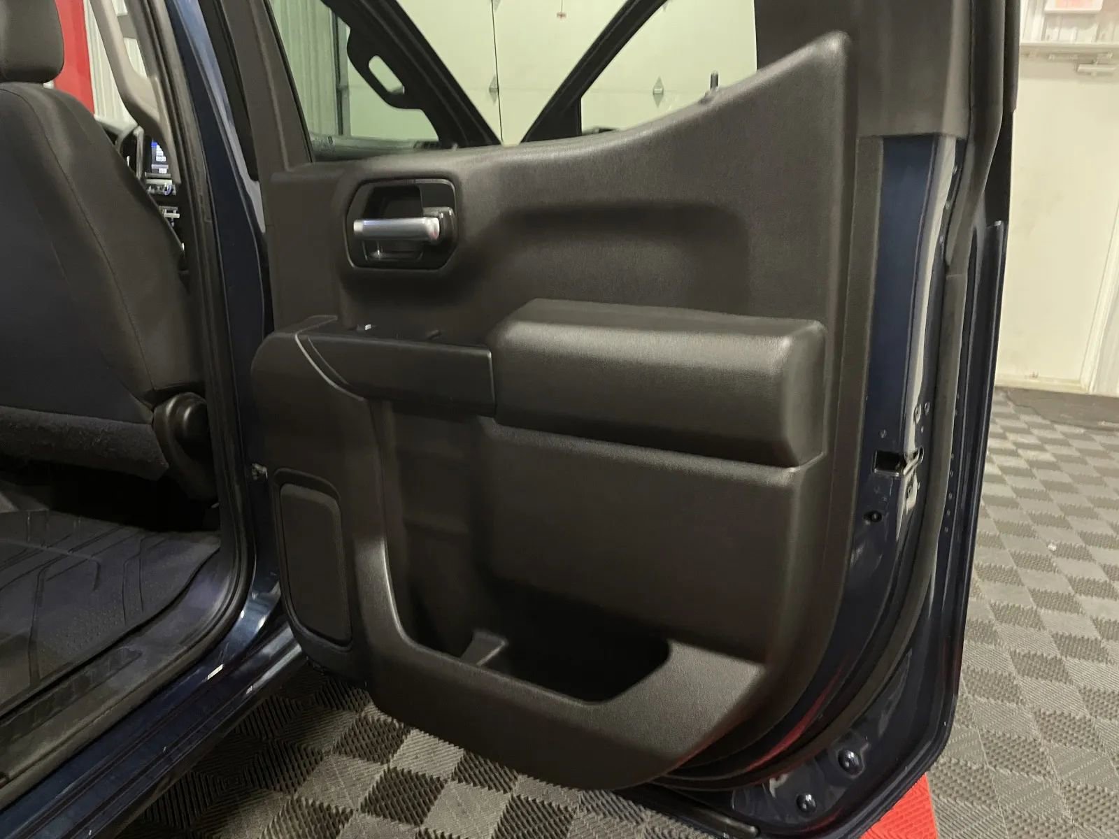 Used 2020 Chevrolet Silverado 1500 Custom w/ Custom Value Package image 39