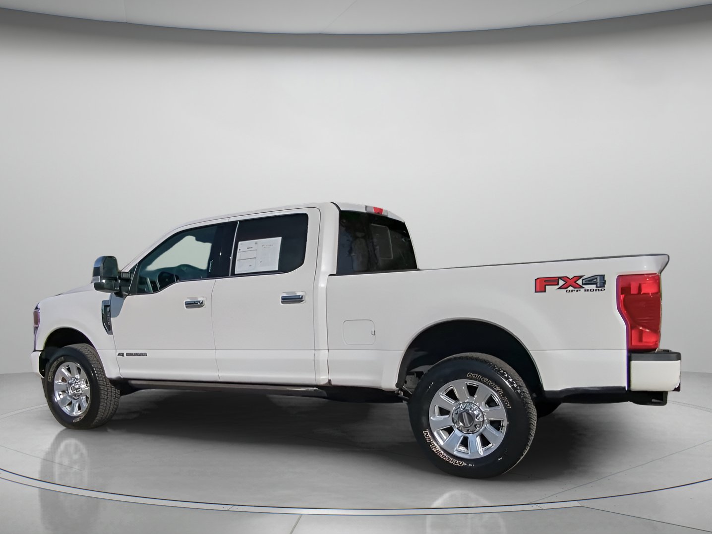 Certified 2022 Ford F250 Platinum w/ FX4 Off-Road Package image 15