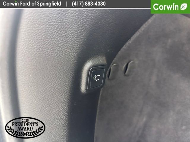 Used 2019 Jeep Cherokee Overland w/ Technology Group image 16