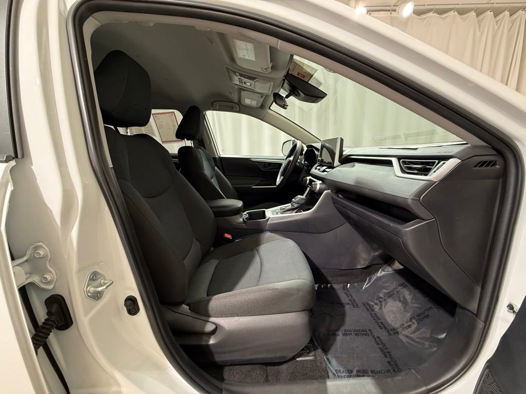 Certified 2025 Toyota RAV4 LE image 22