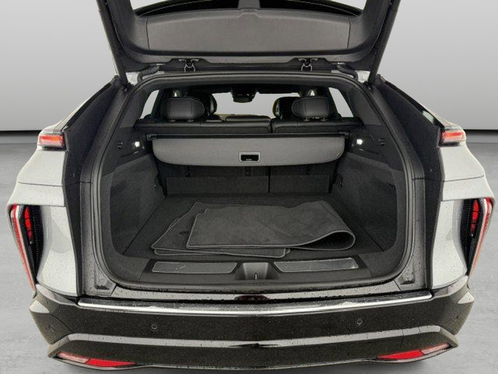 Used 2025 Cadillac Lyriq Luxury RWD image 5