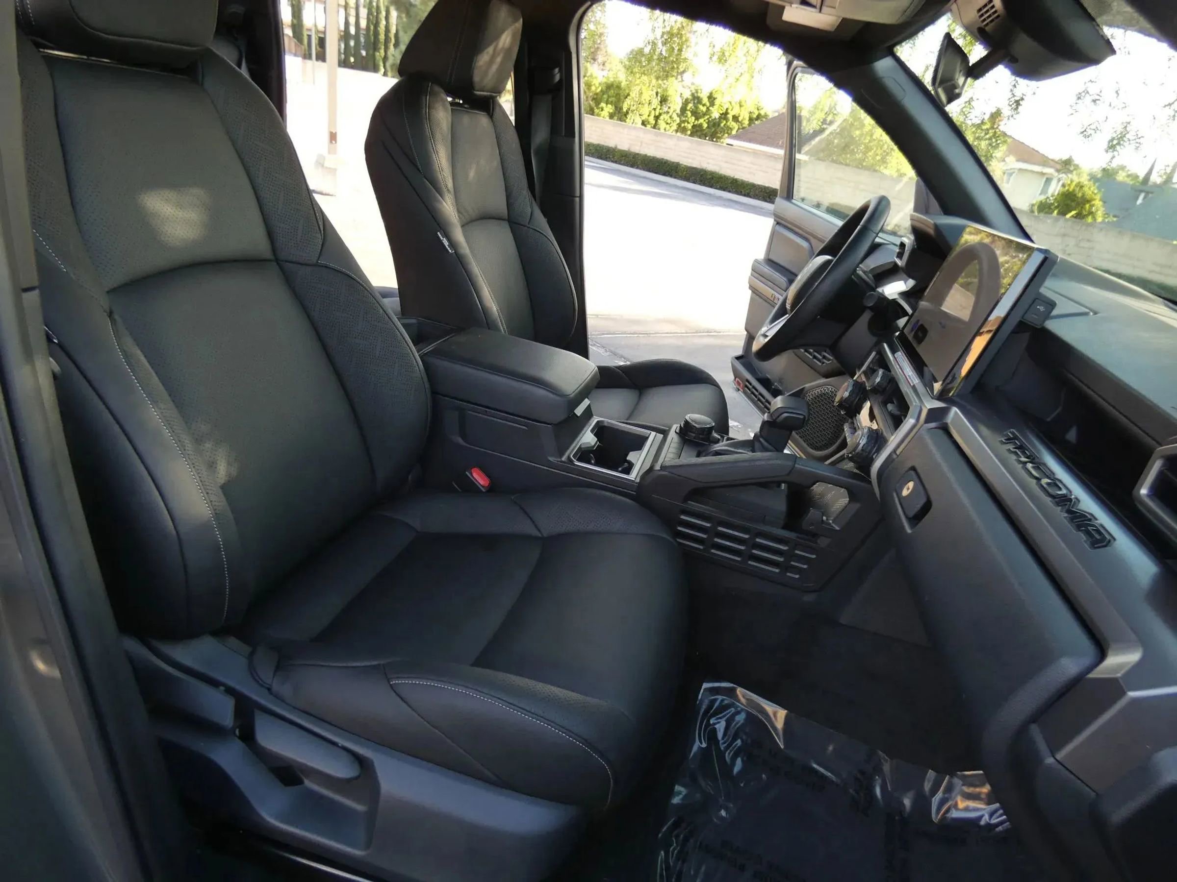 Used 2025 Toyota Tacoma TRD Sport image 33