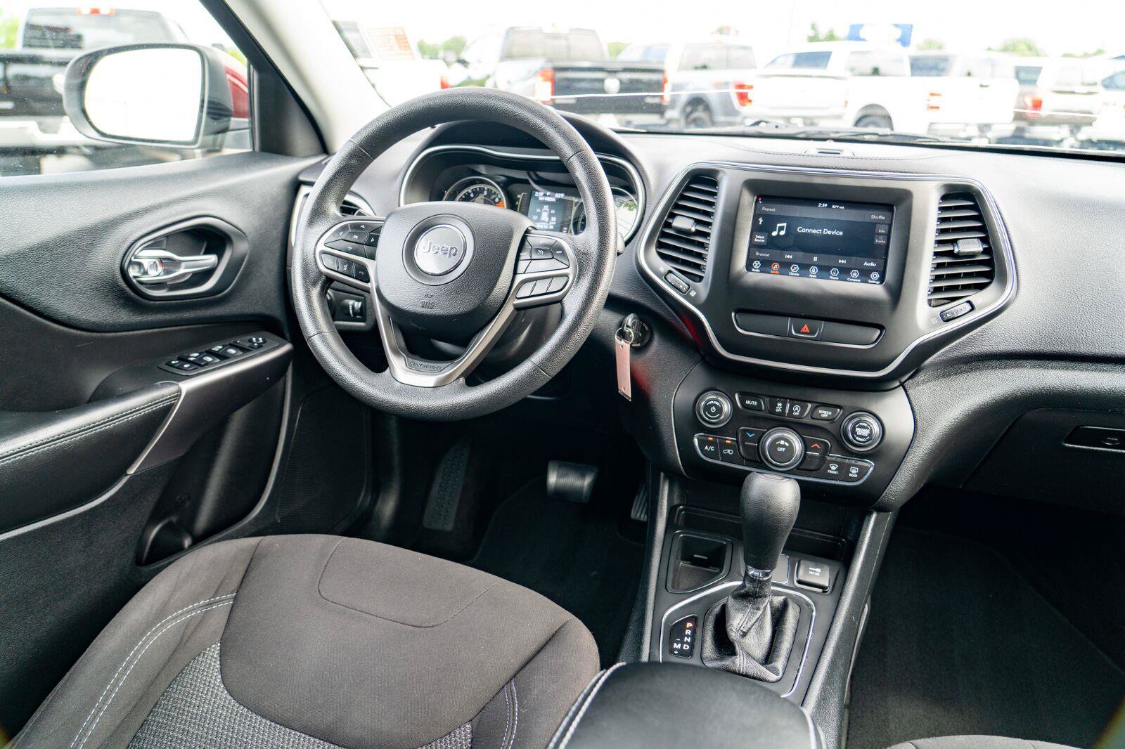 Used 2019 Jeep Cherokee Latitude w/ Popular Appearance Group FWD image 25