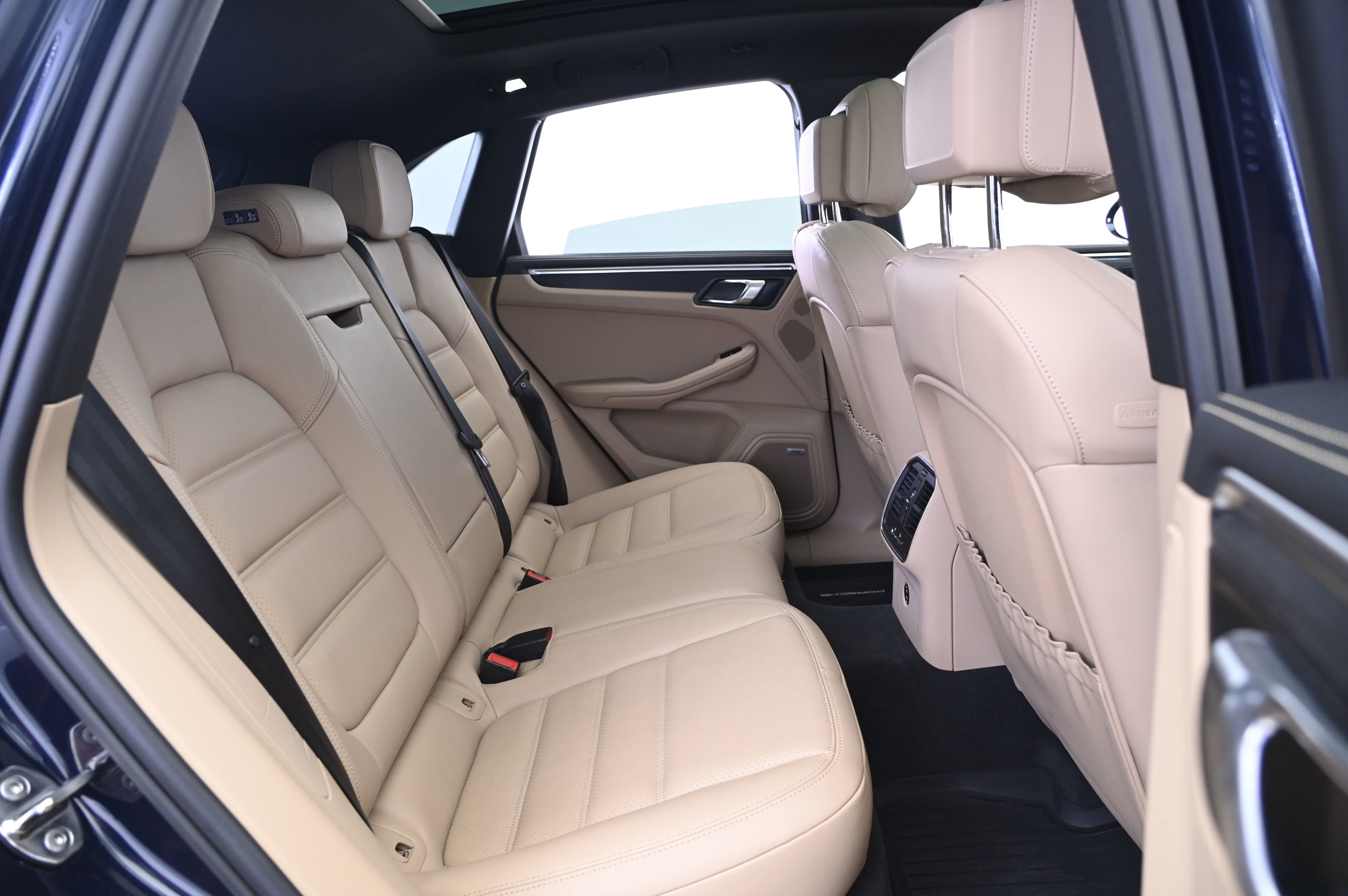 Certified 2022 Porsche Macan GTS image 18