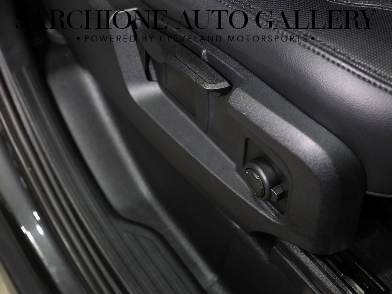 Used 2022 Land Rover Defender 90 X-Dynamic S image 35