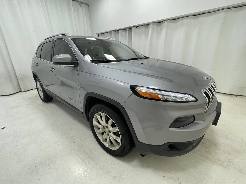 Used 2017 Jeep Cherokee Limited AWD/4WD image 3
