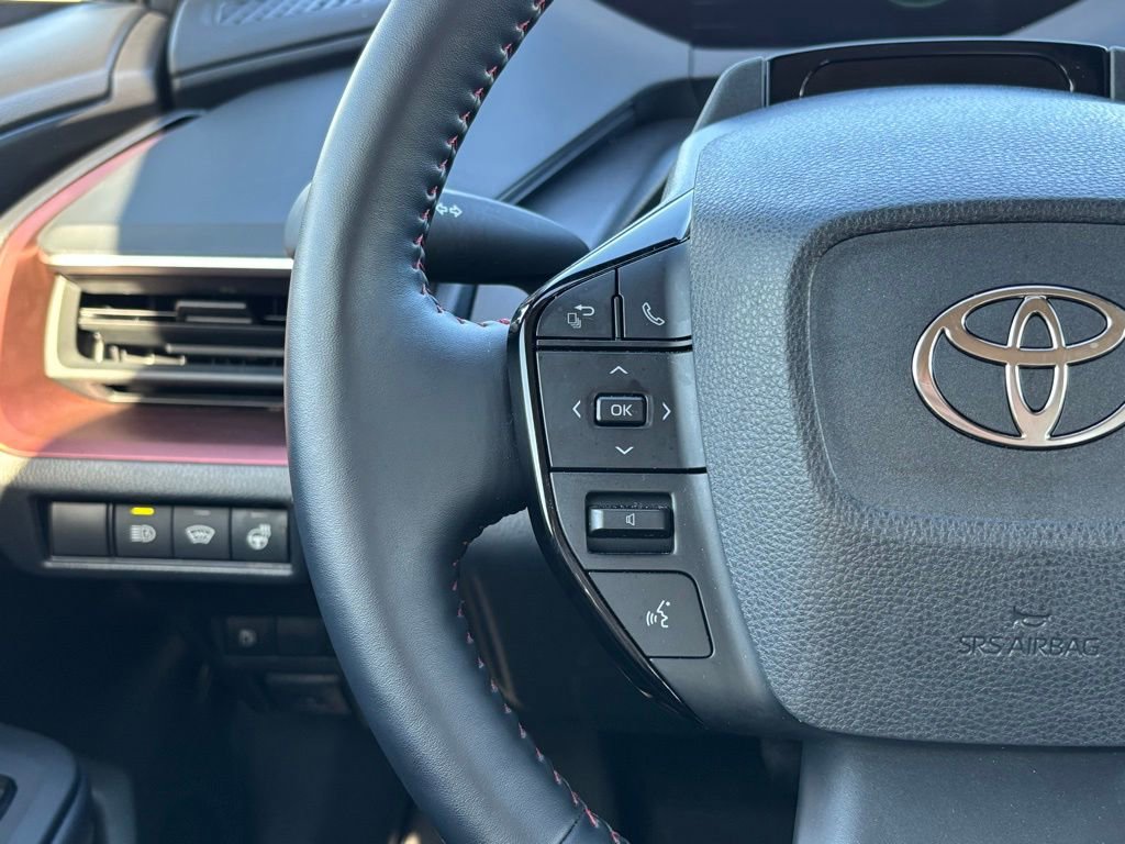 Used 2025 Toyota Prius Plug-In Hybrid FWD image 15