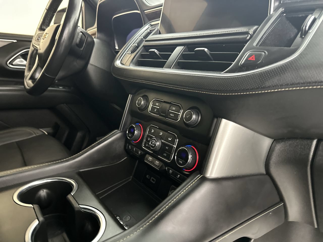 Used 2022 Chevrolet Suburban Premier RWD image 15