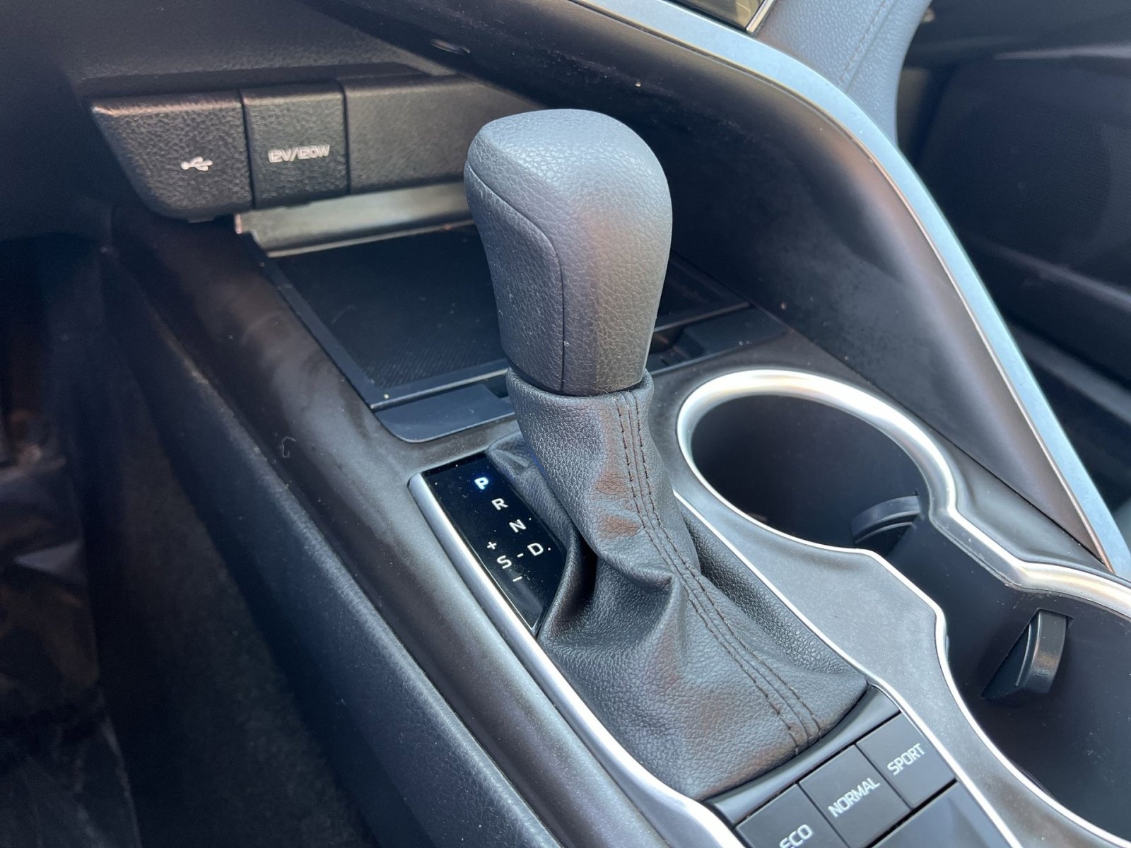 Used 2022 Toyota Camry LE image 19