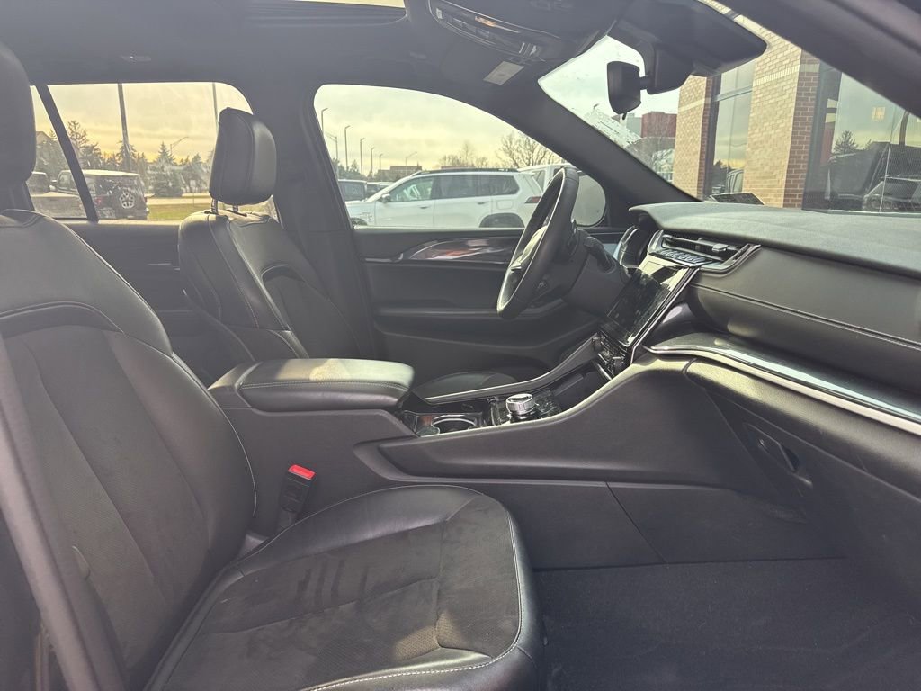 Used 2023 Jeep Grand Cherokee Altitude image 6